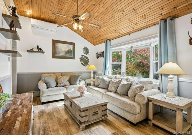 Photo 1 of Single family home for sale at 148 Oak Ave, Brookhaven, NY 11967 | MLS# 1020783 | Listing updated on 2026-10-01