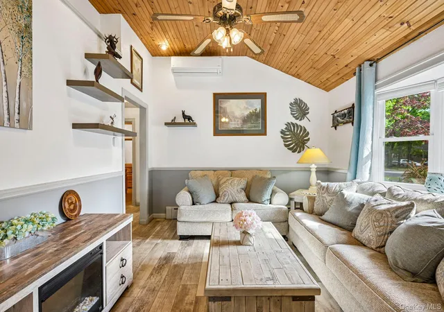 Photo 2 of Single family home for sale at 148 Oak Ave, Brookhaven, NY 11967 | MLS# 1020783 | Listing updated on 2026-10-01