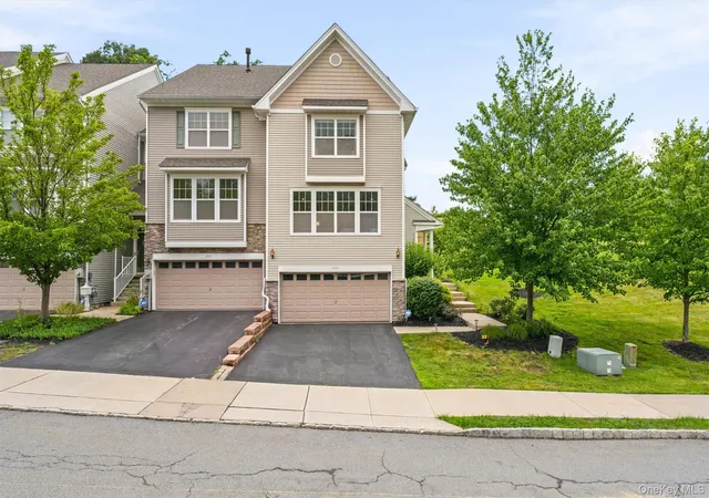 Homes for sale in New Windsor, NY | 2608 Hawthorn Wy, New Windsor, NY 12553 | MLS# 1020799