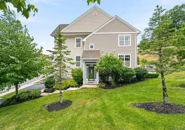 4th image of 2608 Hawthorn Wy, New Windsor, NY 12553 | MLS# 1020799