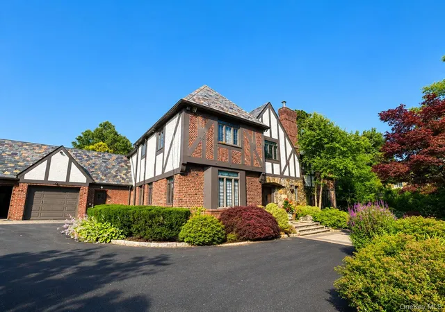 Photo 2 of Sale Pending at 76 Wood Ln, Woodmere, NY 11598 | MLS# 1020808 | Listing updated on 2026-07-15