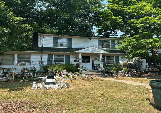 Homes for sale in Islip, NY | 2 Willett Ave, Islip, NY 11782 | MLS# 1020815