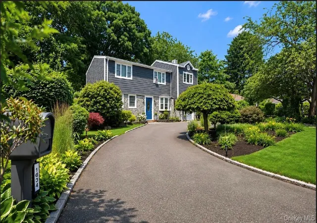 Photo 1 of Sale Pending at 1634 N Gardiner Dr, Islip, NY 11706 | MLS# 1020844 | Listing updated on 2026-08-25