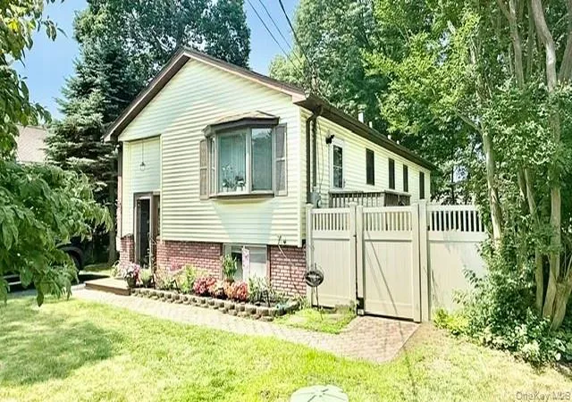 2nd image of 26 Robinwood St, Brookhaven, NY 11950 | MLS# 1020846