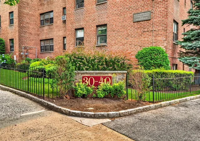 2nd image of 30 Fleetwood Ave #4F, Mount Vernon, NY 10552 | MLS# 1020857
