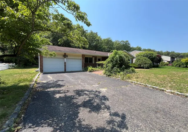 Photo 2 of Sale Pending at 114 Washington Blvd, Smithtown, NY 11725 | MLS# 1020862 | Listing updated on 2026-08-22