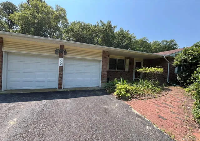 Photo 3 of Sale Pending at 114 Washington Blvd, Smithtown, NY 11725 | MLS# 1020862 | Listing updated on 2026-08-22