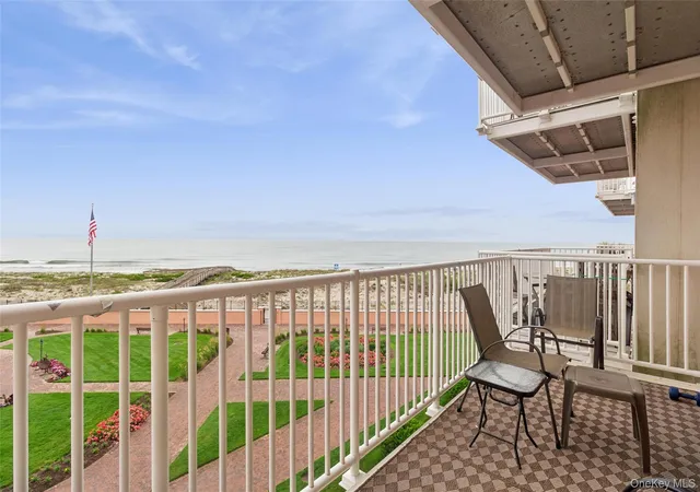 Homes for sale in Long Beach, NY | 2 Richmond Rd #4BB, Long Beach, NY 11561 | MLS# 1020865