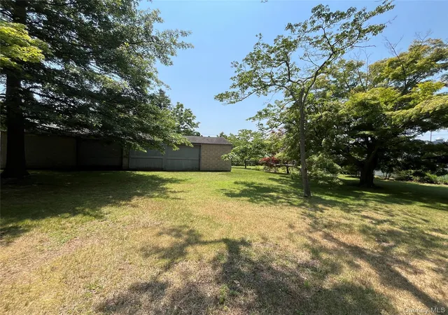 4th image of 174 Railroad Ave, Smithtown, NY 11780 | MLS# 1020879