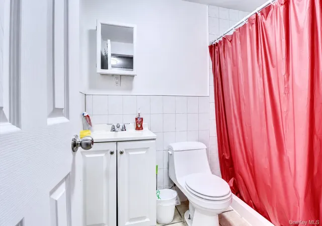 30th image of 6107 Bleecker St, New York, NY 11385 | MLS# 1020892