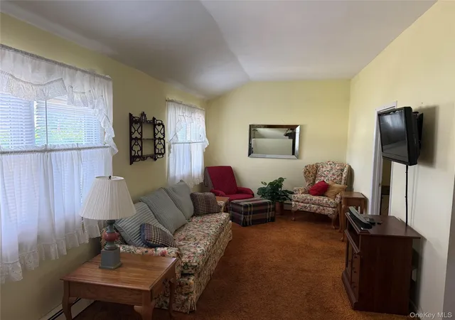 Photo 3 of Sale Pending at 4 Sachs St, Bay Shore, NY 11706 | MLS# 1020893 | Listing updated on 2026-08-18