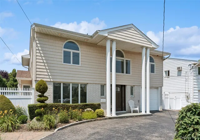 Photo 3 of Sale Pending at 2687 Karen St, Hempstead, NY 11710 | MLS# 1020943 | Listing updated on 2026-08-04