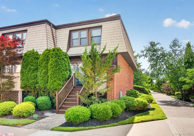 Photo 3 of Sale Pending at 45 Heritage Dr #E, Clarkstown, NY 10956 | MLS# 1020950 | Listing updated on 2026-07-29