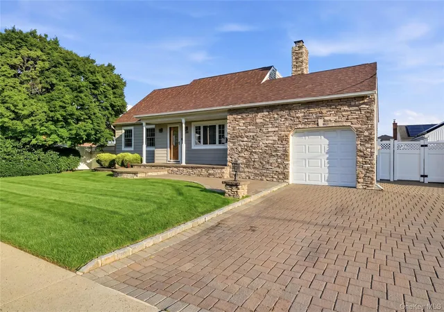 Photo 3 of Sale Pending at 364 Boundary Ave, Oyster Bay, NY 11758 | MLS# 1020957 | Listing updated on 2026-08-07