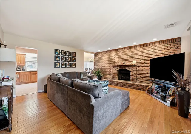 Photo 3 of Sale Pending at 364 Boundary Ave, Oyster Bay, NY 11758 | MLS# 1020957 | Listing updated on 2026-08-07