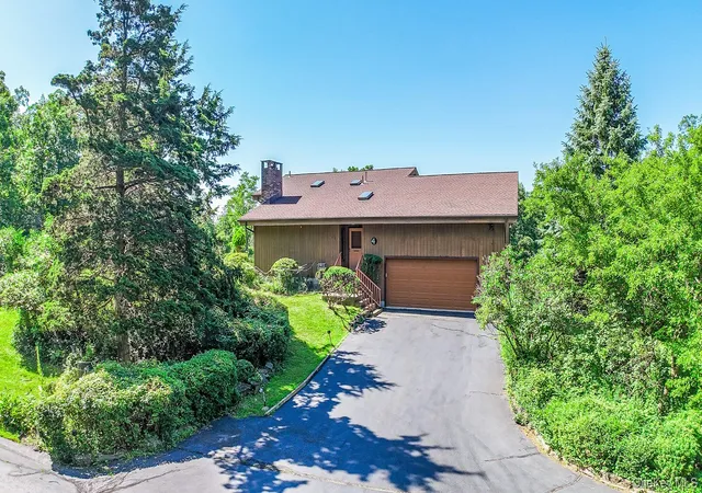 1st image of 4 Bellview Dr, Valley Cottage, NY 10989 | MLS# 1020986