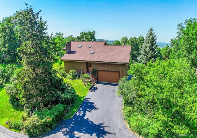2nd image of 4 Bellview Dr, Valley Cottage, NY 10989 | MLS# 1020986