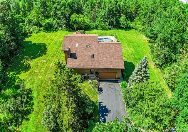 Photo 2 of Single family home for sale at 4 Bellview Dr, Valley Cottage, NY 10989 | MLS# 1020986 | Listing updated on 2026-08-23