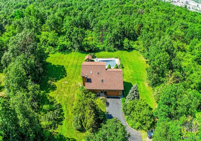 Photo 3 of Single family home for sale at 4 Bellview Dr, Valley Cottage, NY 10989 | MLS# 1020986 | Listing updated on 2026-08-23