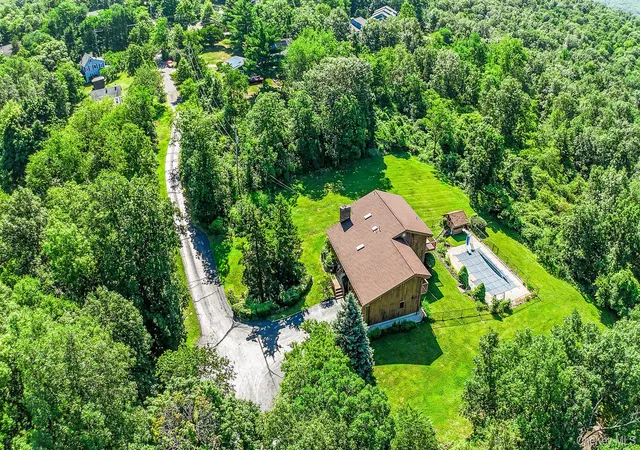 Photo 4 of Single family home for sale at 4 Bellview Dr, Valley Cottage, NY 10989 | MLS# 1020986 | Listing updated on 2026-08-23