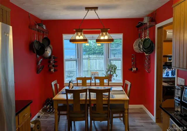 Photo 4 of Sale Pending at 7 Oaktree Ln, Huntington, NY 11746 | MLS# 1020994 | Listing updated on 2026-07-29