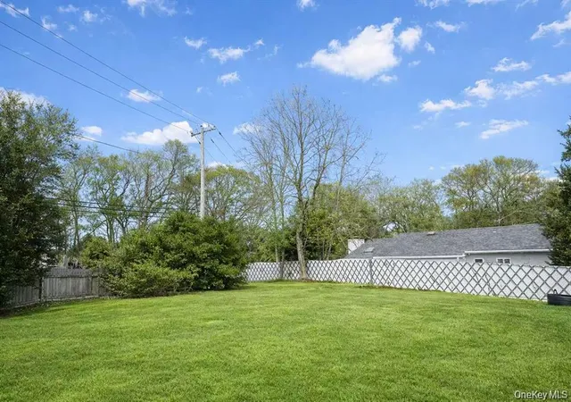10th image of 187 Horseblock Rd, Brookhaven, NY 11738 | MLS# 1021018
