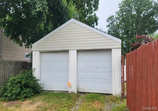Homes for sale in Babylon, NY | 79 Commack Rd, Babylon, NY 11703 | MLS# 1021019