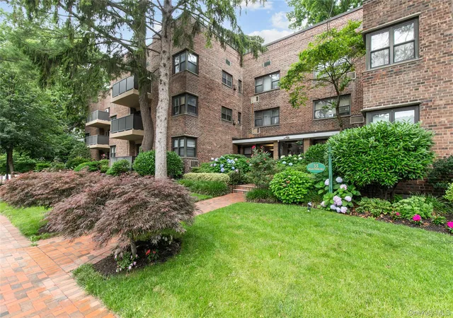 1st image of 35 Knightsbridge Rd #2-B, North Hempstead, NY 11021 | MLS# 1021026