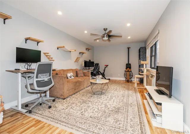 Photo 4 of Sale Pending at 35 Knightsbridge Rd #2-B, North Hempstead, NY 11021 | MLS# 1021026 | Listing updated on 2026-09-17