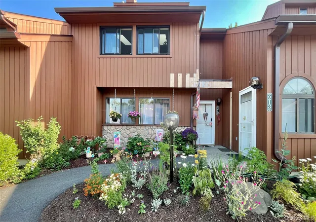 Photo 4 of Sale Pending at 212 Falcon Ct, Poughkeepsie (town), NY 12603 | MLS# 1021056 | Listing updated on 2026-08-31