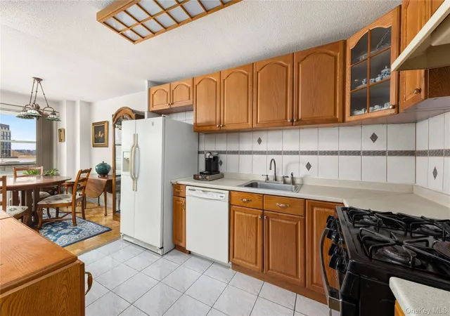 4th image of 70-31 108Th Street #6E, Forest Hills, NY 11375 | MLS# 1021078