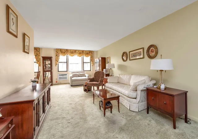 2nd image of 3 Birchwood Ct #5G, North Hempstead, NY 11501 | MLS# 1021082