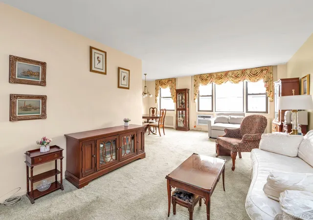 3rd image of 3 Birchwood Ct #5G, North Hempstead, NY 11501 | MLS# 1021082