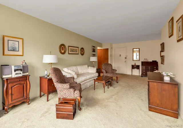 4th image of 3 Birchwood Ct #5G, North Hempstead, NY 11501 | MLS# 1021082