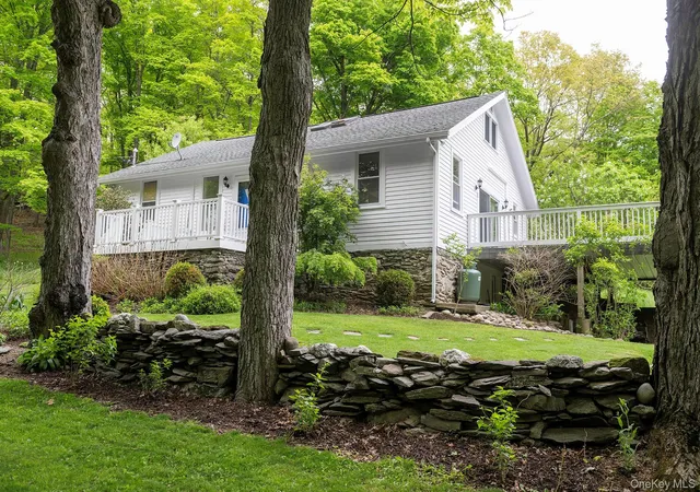 Homes for sale in Clinton, NY | 17 Skytop Rdg, Clinton, NY 12572 | MLS# 1021121