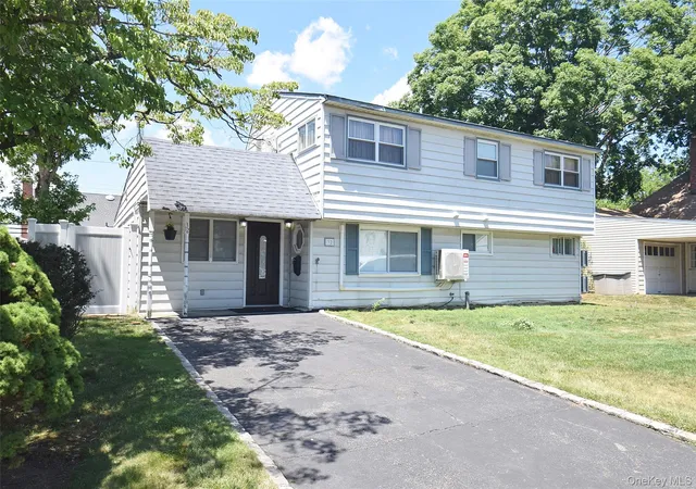 Photo 2 of Single family home for sale at 32 W Cabot Ln, Hempstead, NY 11590 | MLS# 1021129 | Listing updated on 2026-09-05