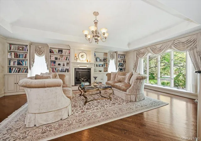 3rd image of 33 Meadow Farm Rd, Islip, NY 11730 | MLS# 1021152