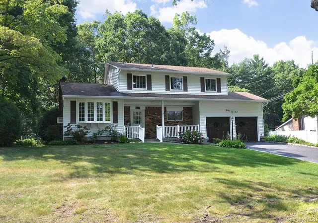 3rd image of 39 Sheryl Crescent, Smithtown, NY 11787 | MLS# 1021153