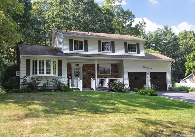 5th image of 39 Sheryl Crescent, Smithtown, NY 11787 | MLS# 1021153