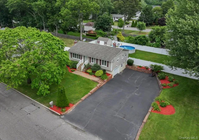 Photo 3 of Sale Pending at 105 Greenhaven Dr, Brookhaven, NY 11776 | MLS# 1021156 | Listing updated on 2026-07-28