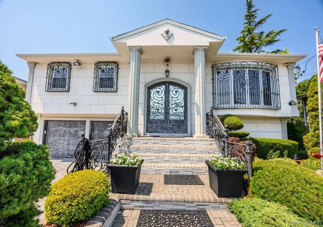 2nd image of 2696 Clubhouse Rd, Hempstead, NY 11566 | MLS# 1021167