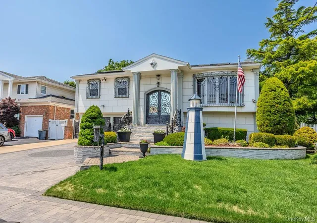 3rd image of 2696 Clubhouse Rd, Hempstead, NY 11566 | MLS# 1021167
