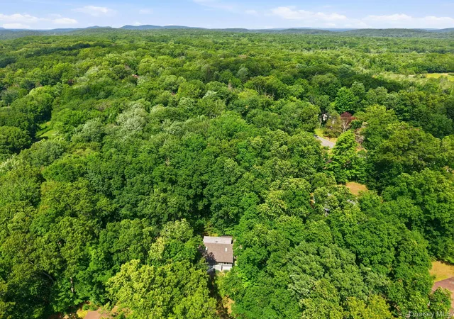 Homes for sale in New Paltz, NY | 3 Dogwood Holw, New Paltz, NY 12561 | MLS# 1021174