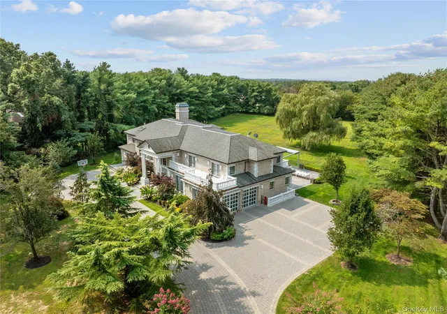 Photo 3 of Single family home for sale at 5 Farmwoods Ln, Oyster Bay, NY 11545 | MLS# 1021182 | Listing updated on 2026-08-06