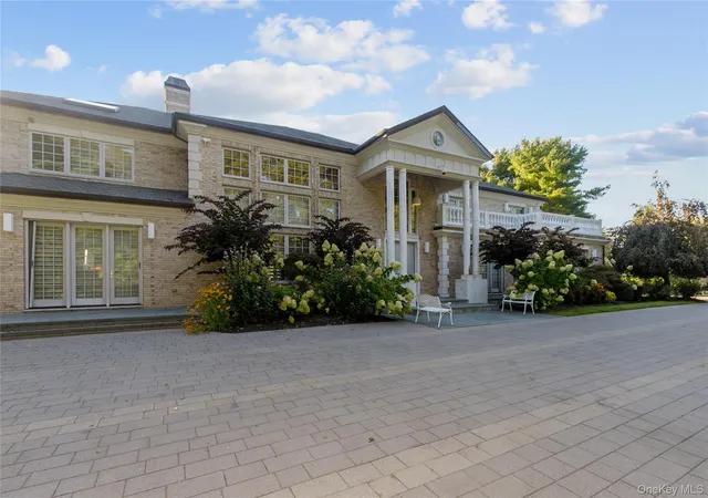 Photo 4 of Single family home for sale at 5 Farmwoods Ln, Oyster Bay, NY 11545 | MLS# 1021182 | Listing updated on 2026-08-06