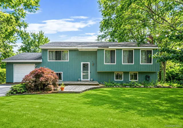 Homes for sale in Riverhead, NY | 51 Trout Brook Ln, Riverhead, NY 11931 | MLS# 1021194