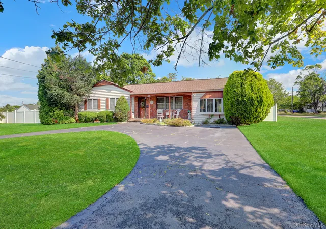 2nd image of 175 Franklin St, Brookhaven, NY 11772 | MLS# 1021205
