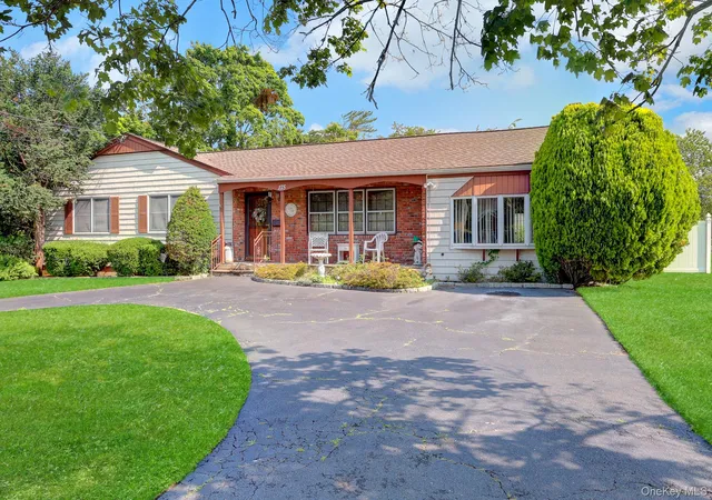 Photo 3 of Sale Pending at 175 Franklin St, Brookhaven, NY 11772 | MLS# 1021205 | Listing updated on 2026-08-06
