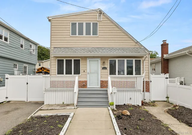 Photo 3 of Single family home for sale at 2383 Riverside Dr, Hempstead, NY 11793 | MLS# 1021229 | Listing updated on 2026-09-02