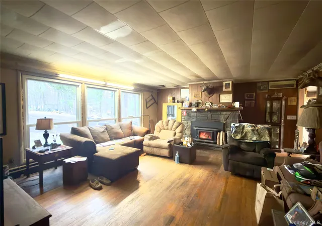 2nd image of 6 Pine Tree Ln, Hyde Park, NY 12538 | MLS# 1021230